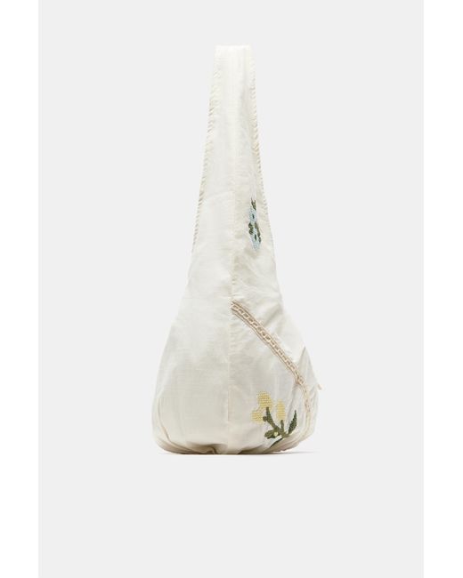 Pull&Bear White Shopper Mit Blumenmuster