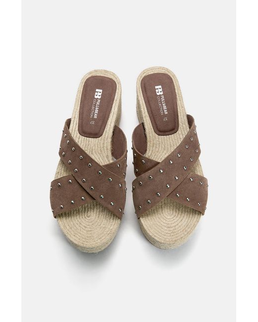 Pull&Bear Brown Sandalen Aus Leder Mit Keilabsatz Und Nieten