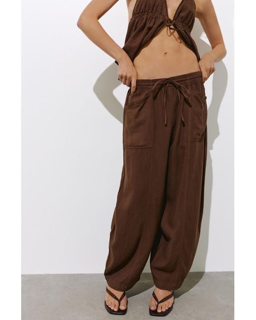 Pantaloni Barrel di Pull&Bear in Brown