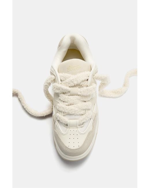 Pull&Bear White Stwd Skate-Sneaker Mit Schnürsenkeln