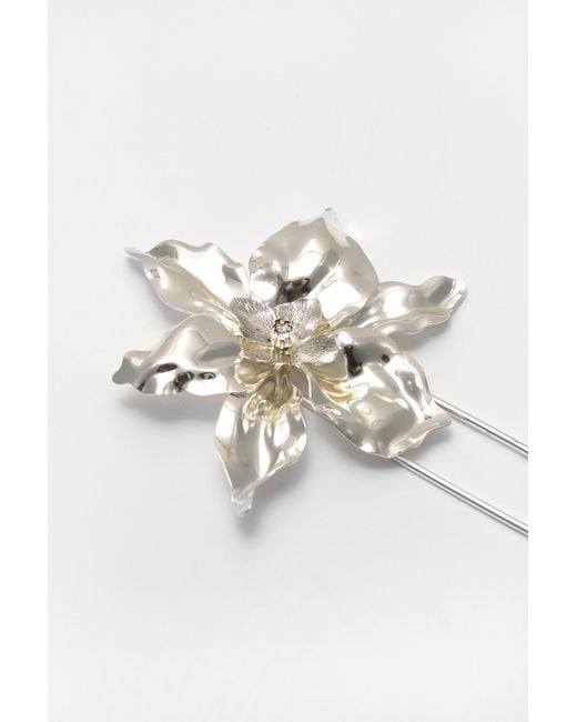Pull&Bear White Flower Fur Clip