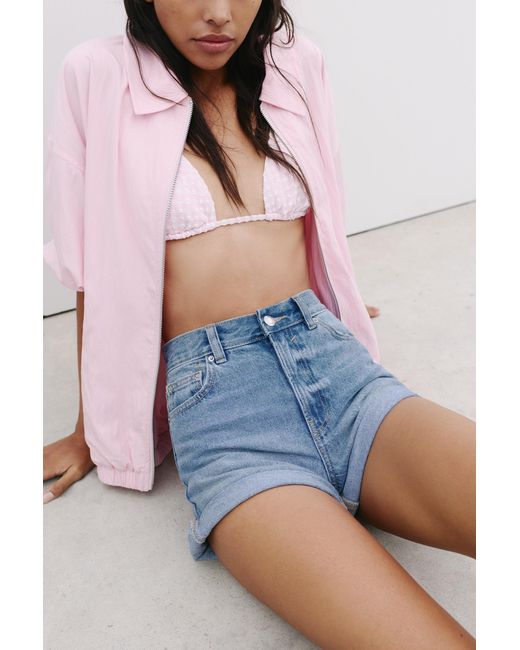 Short Jeans Mom Risvoltato di Pull&Bear in Blue