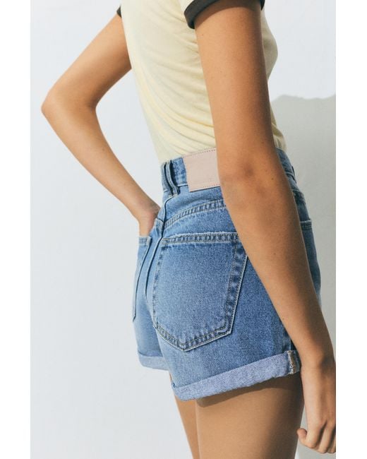 Short Jeans Mom Risvoltato di Pull&Bear in Blue