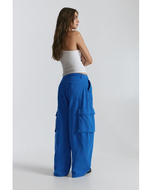 Pantalon Cargo Balloon Pull&Bear en coloris Blue