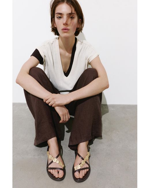 Pull&Bear Natural Flache Sandalen Mit Perlen