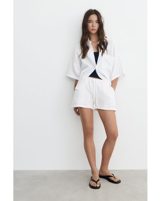 Pull&Bear White Crepe Shorts