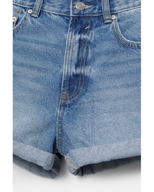 Short Jeans Mom Risvoltato di Pull&Bear in Blue