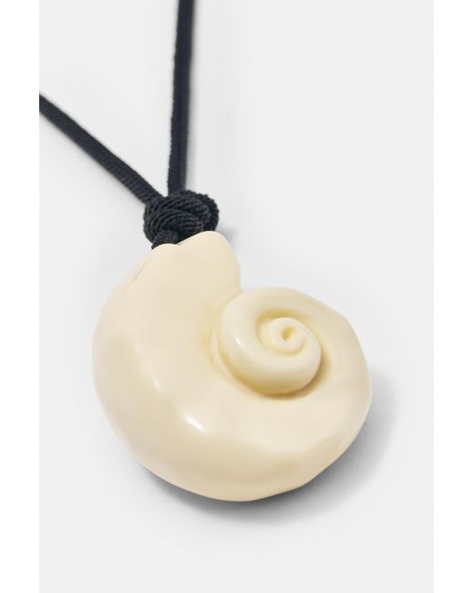 Pull&Bear Multicolor Resin Seashell Necklace