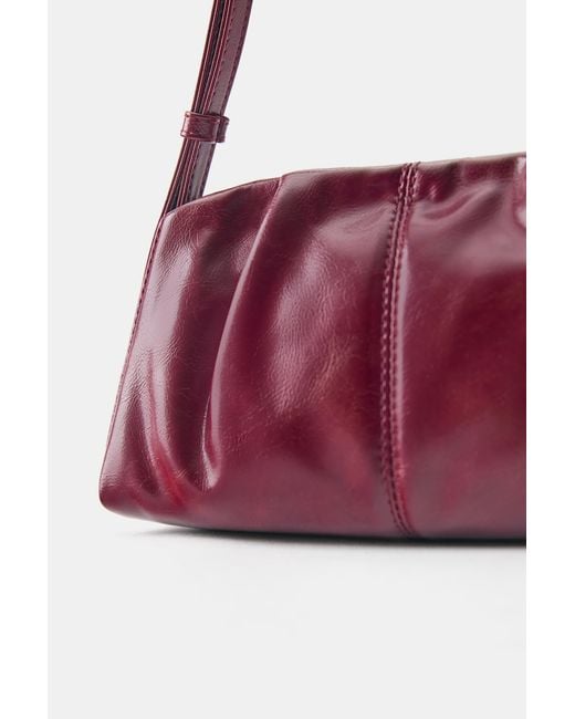 Borsa A Spalla Pieghe di Pull&Bear in Black