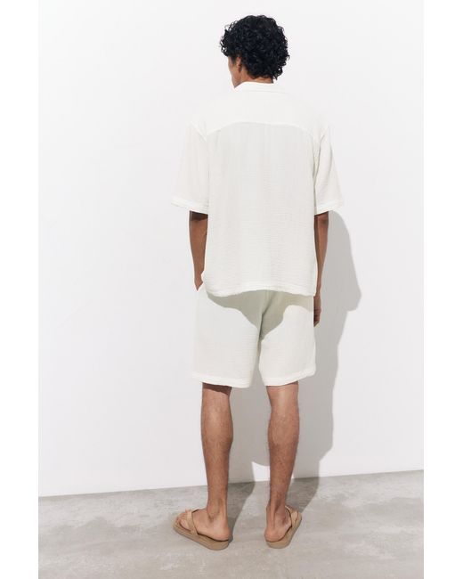 Pull&Bear Natural Crinkle Jogger Bermuda Shorts for men