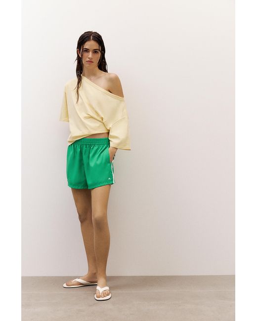 Pull&Bear Sportieve Bermuda Met Zijstrepen in het Green