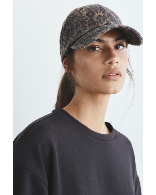 Cappellino Leopardato di Pull&Bear in Gray