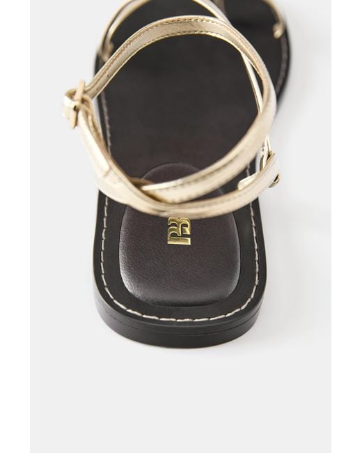Sandales Plates Brides Dorées Pull&Bear en coloris Red