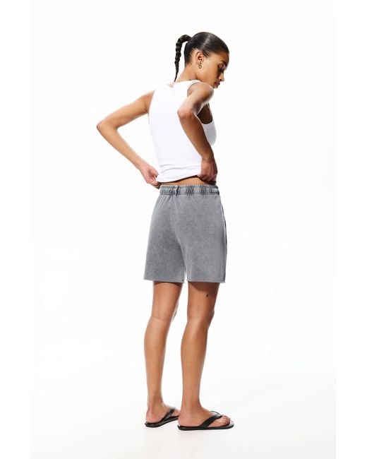 Pull&Bear Gray Trainingsshorts Mit Weitem Bein