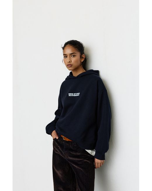 Felpa Con Cappuccio E Grafica Rotterdam di Pull&Bear in Blue