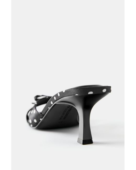 Pull&Bear White Mules Mit Tupfenmuster