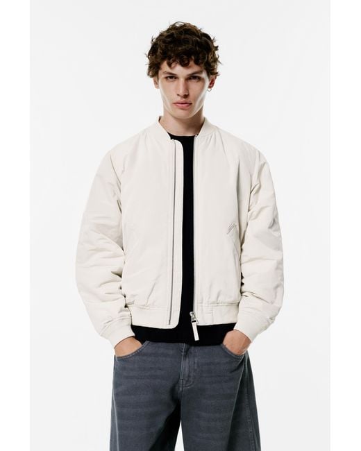Pull&Bear Gesteppte Bomberjacke in White für Herren