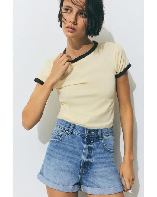Short Jeans Mom Risvoltato di Pull&Bear in Blue