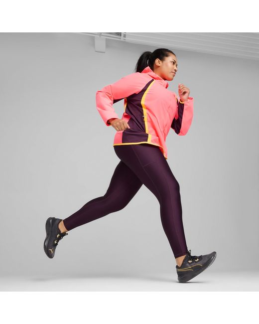 PUMA Run Regenjack Voor in het Pink