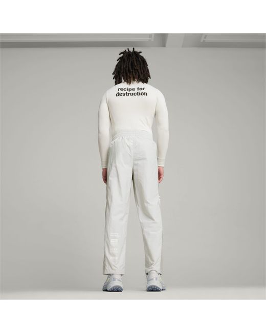 Pantaloni da corsa x PLEASURES da di PUMA in White