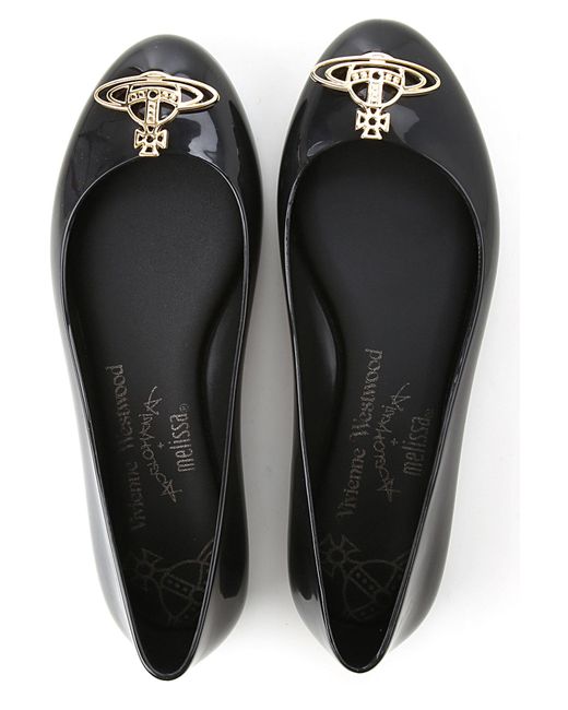 black flat ballet shoes