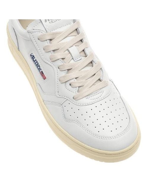 Autry White Medalist Low Leather Snekars for men