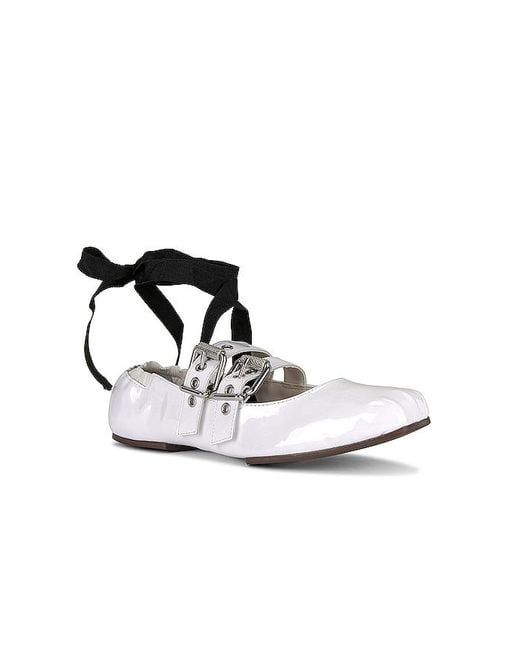 Zapato plano raika SCHUTZ SHOES de color White