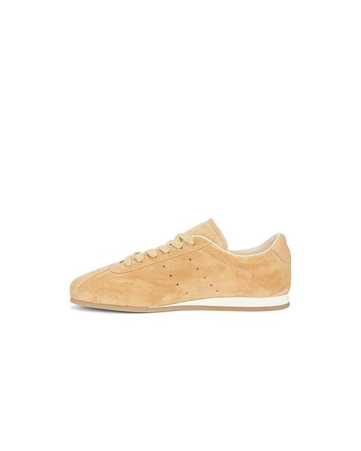 Common Projects White Schuh Driving