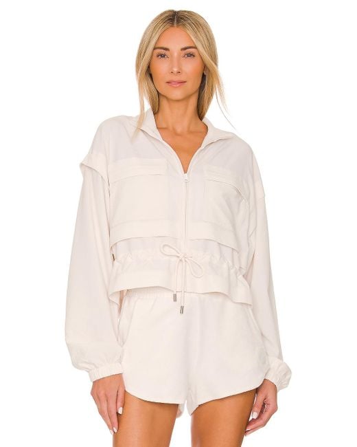 aloヨガ　ホワイトセット
オープンバックトップ+スリットパンツ Alo Yoga Ready Set Jacket in White | Lyst