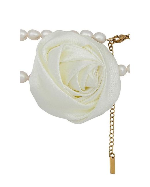 Casa Clara White Ava Flower Choker