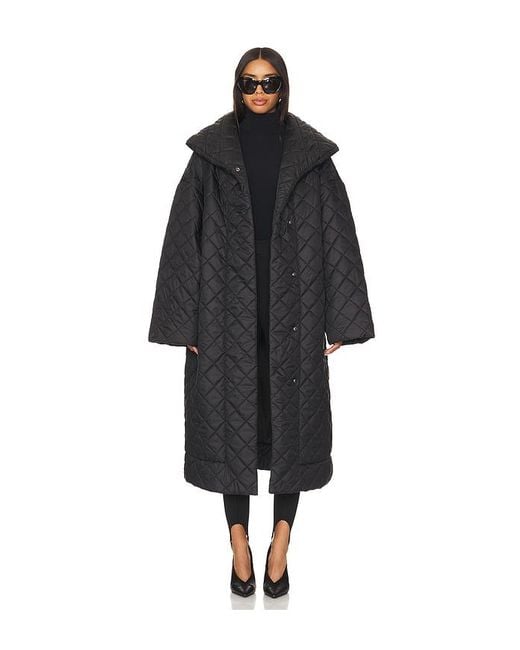 Lamarque Black Mantel Hendrika