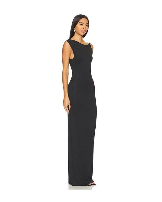 ROBE AVYA en Black superdown