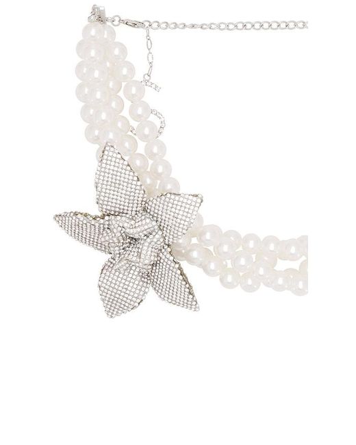 Gargantilla de perlas con flor Santa Brands de color White