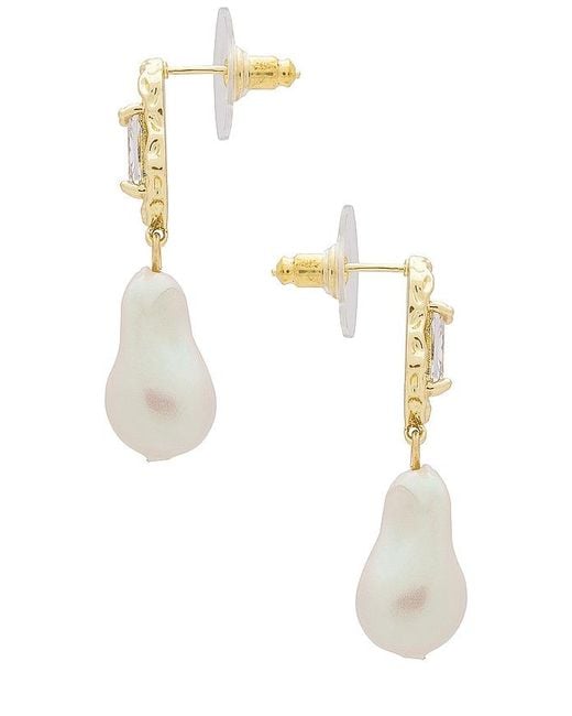 petit moments White Abigail Earrings