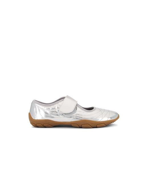 Zapatilla Deportiva Scooter En Metálico Talla En Steve Madden de color White