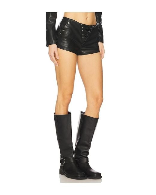 Mada Short en Black superdown