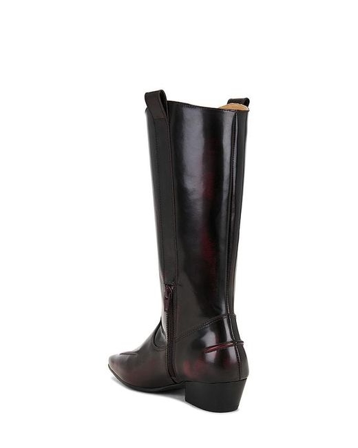 Alohas Black Boot Chase
