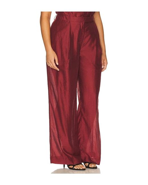 L'academie Red 'Academie Liya Pant