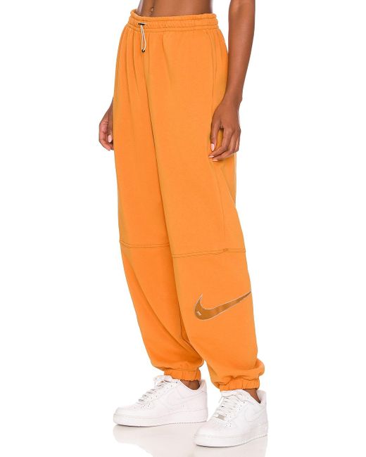 nike swoosh jogger