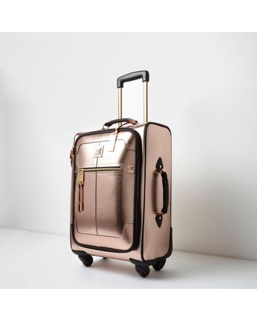 dirección Suave Inmunizar River Island Rose Gold Metallic Four Wheel Suitcase | Lyst UK