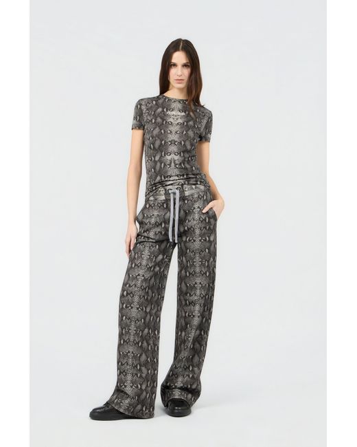 T-Shirt Imprimé Python Roberto Cavalli en coloris Black