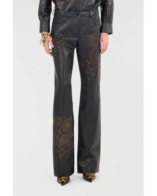 Pantalón De Piel Con Rosas Caladas Roberto Cavalli de color Black