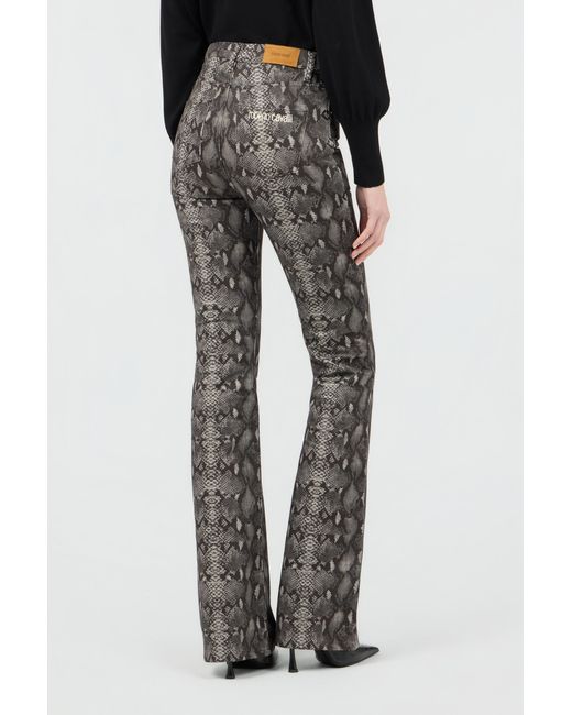 Jeans Imprimé Python Roberto Cavalli en coloris Gray