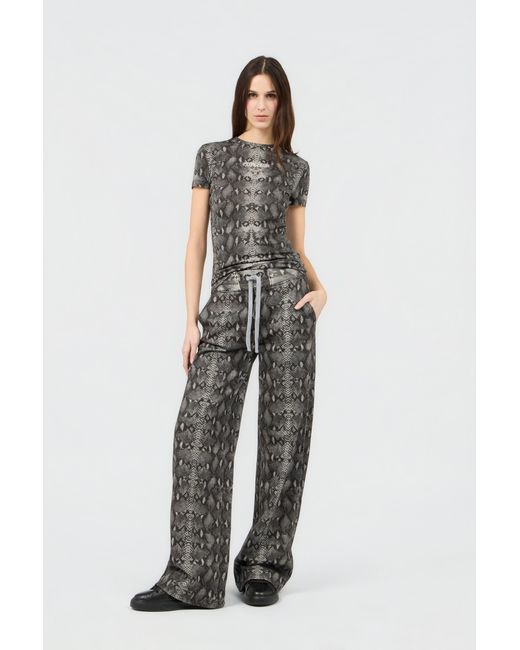T-Shirt Imprimé Python Roberto Cavalli en coloris Black