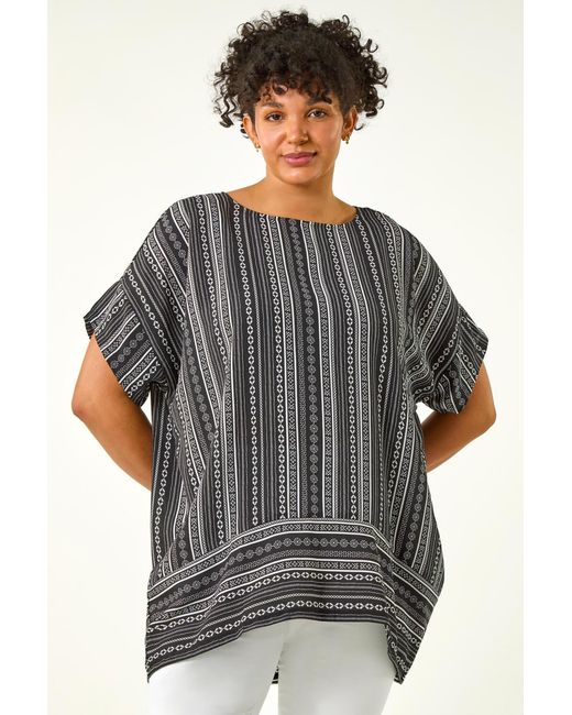 Roman Curve Gray Stripe Print Border Hem Top