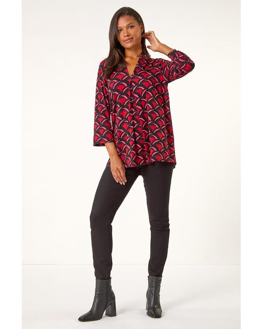 Roman Red Abstract V-Neck Pleat Front Stretch Top