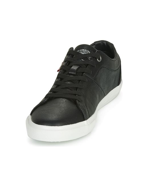 levis black trainers