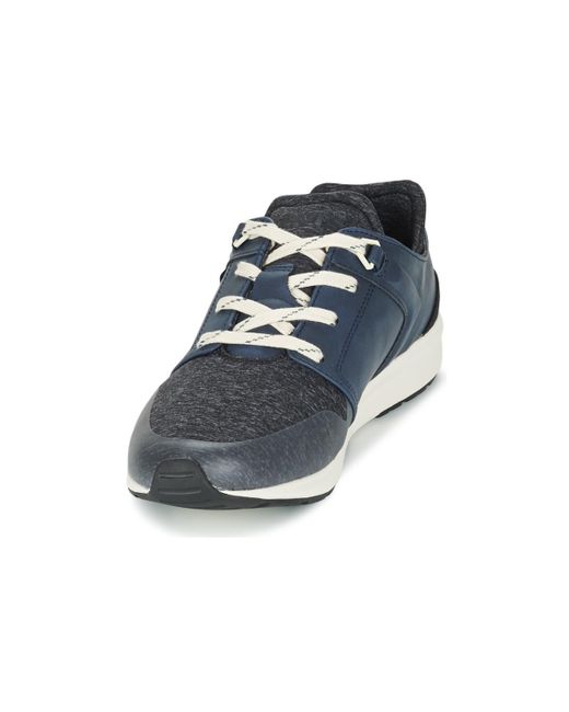 levis black tab runner