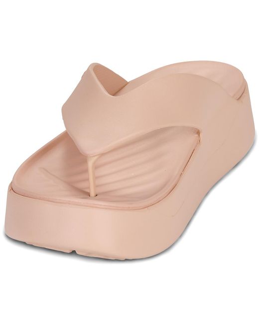 CROCSTM Pink Flip Flops / Sandals (shoes) Getaway Platform Flip