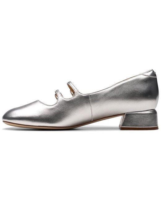 Clarks White Daiss30 Shine Leather Pump